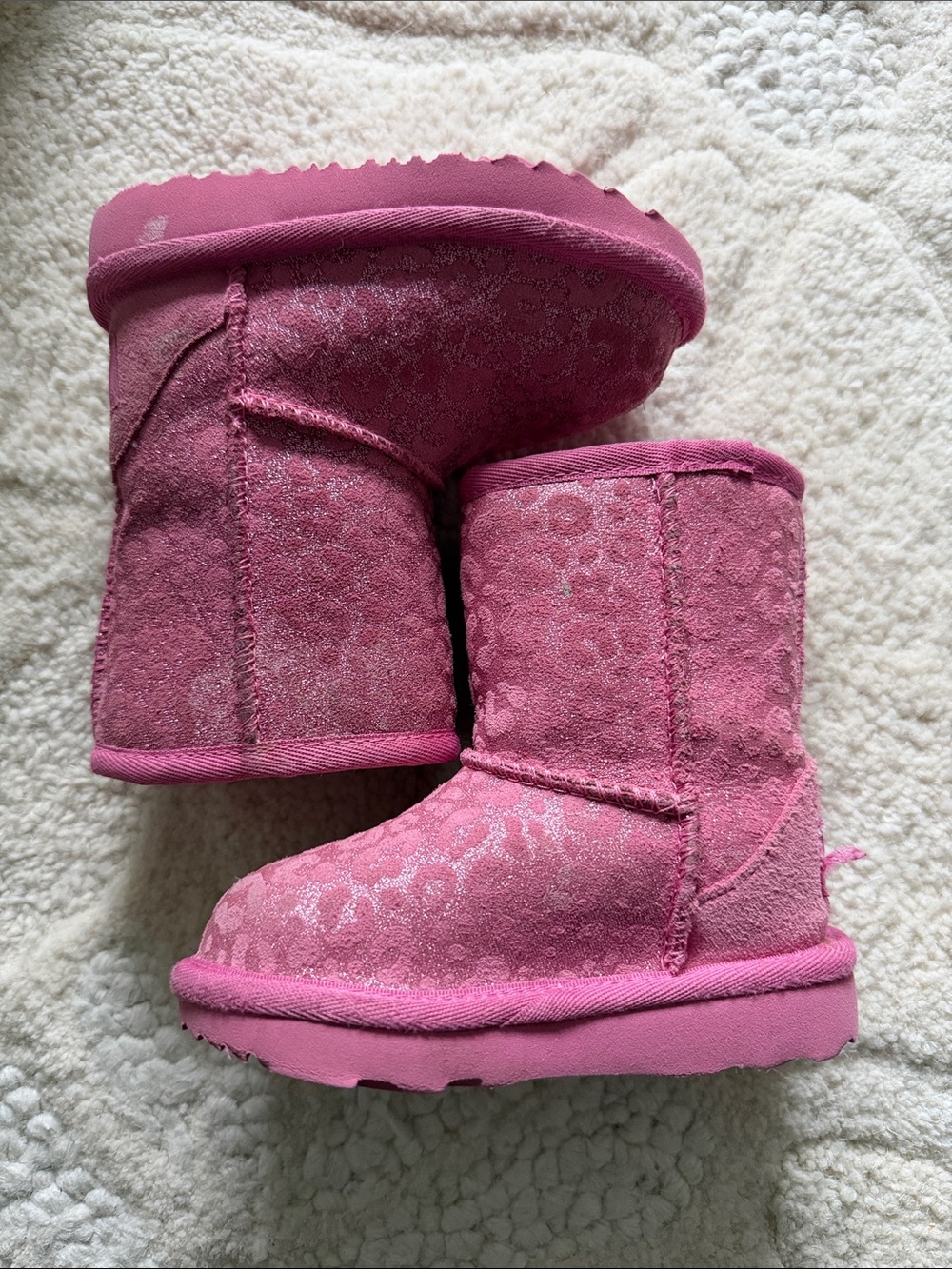 Ugg size 6 Girls Pink Plush Winter Boots